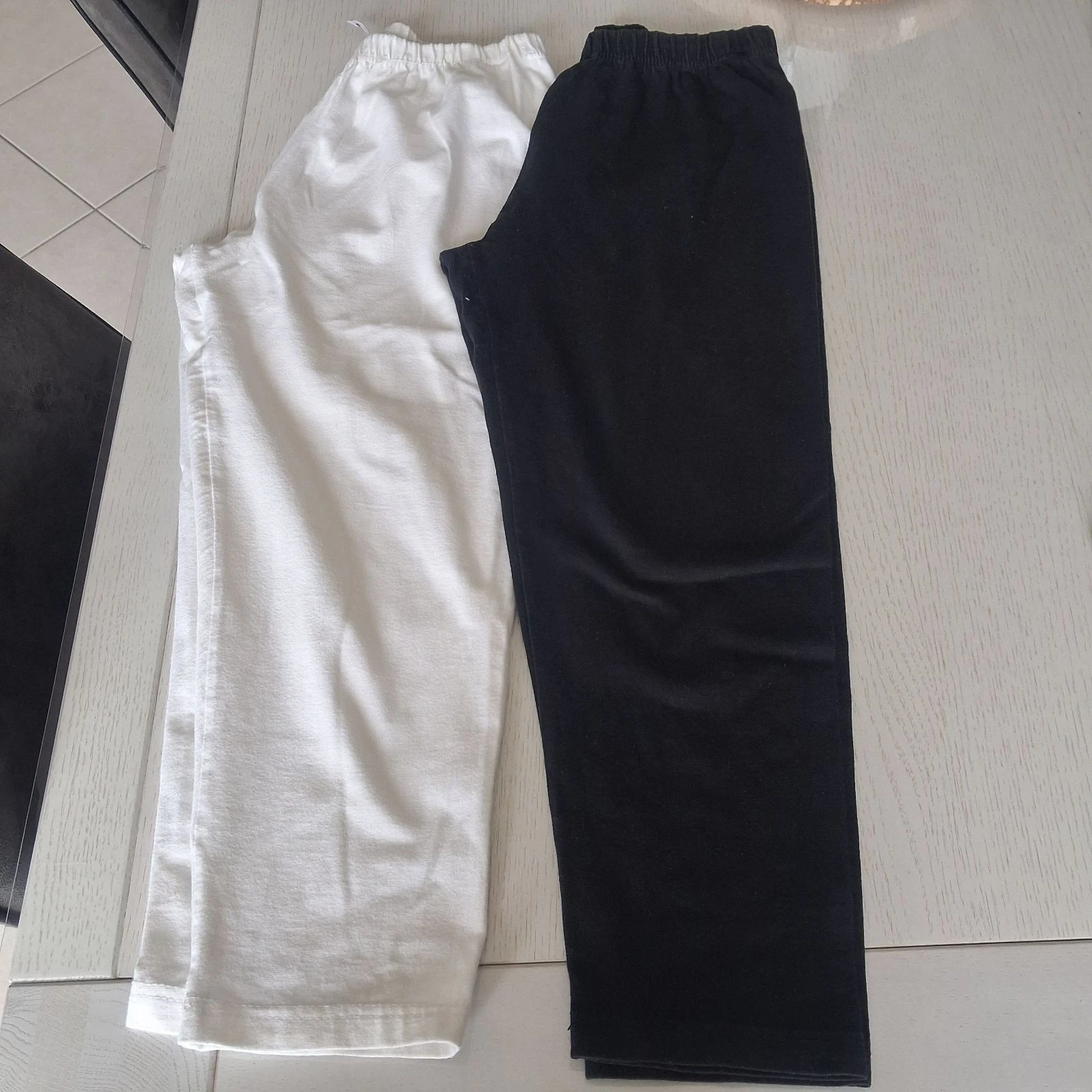 Lot 2 leggings court blanche porte 